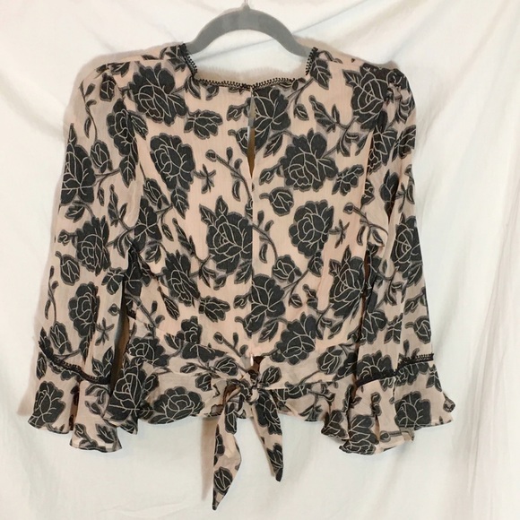 NWT Floral Peplum Blouse with flouncy sleeves - Picture 5 of 5